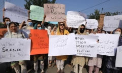 Người phụ nữ bị 3 đối tượng cưỡng hiếp ngay trên tàu hỏa ở Pakistan gây chấn động