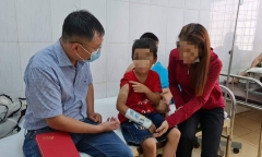 Vụ bé trai 9 tuổi bị bạo hành ở Đắk Lắk: Khởi tố người cha và bà nội