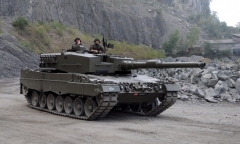 Tây Ban Nha đưa lý do không thể gửi xe tăng Leopard cho Ukraine