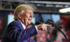 Ông Trump kiện đài CNN, yêu cầu bồi thường 475 triệu USD