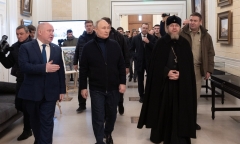 Tổng thống Putin bất ngờ tới thăm Crimea