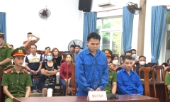 Mua xăng đốt nhà con nợ, người đàn ông lãnh án 20 năm tù