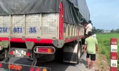Phát hiện 8 người ẩn nấp trong thùng xe tải để trốn khai báo y tế