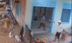 Xông vào khu cách ly chém 4 người trọng thương vì tranh giành con chó nuôi