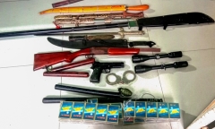 Kiểm tra căn nhà thuê, phát hiện 12 đối tượng tụ tập cùng nhiều 