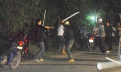 Đang nói chuyện bên đường, 2 thanh niên bất ngờ bị nhóm người lạ mặt đâm thương vong