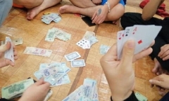 Quảng Trị: Tước quân tịch 4 cán bộ công an vì tham gia đánh bạc