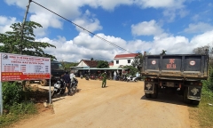 Giám đốc công ty đánh công nhân,
