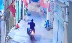Bà Rịa- Vũng Tàu: Nam thanh niên chạy xe máy, vô cớ xách theo dao chém nhiều người