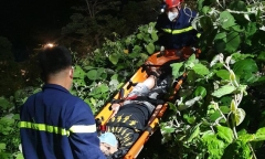 Mải mê sống ảo, thiếu niên 15 tuổi sẩy chân rơi xuống vực sâu