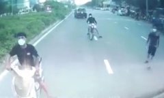 Khởi tố vụ chặn xe ô tô, đe dọa đập phá tài sản trên đường Nguyễn Văn Huyên kéo dài