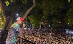 Vừa bị xử phạt, ca sĩ Tuấn Hưng lại làm liveshow ở ban công