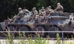 Tổng thống Ukraine tạm hoãn việc giải ngũ quân nhân
