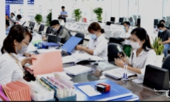 Hà Nội nghiên cứu tăng thu nhập cho cán bộ, công chức để ngăn tình trạng nghỉ việc