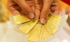 Giá vàng hôm nay ngày 12/10: SJC mất mốc 67 triệu đồng/lượng