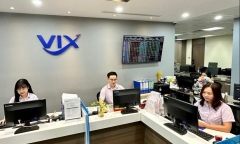 Lợi nhuận giảm sâu, Chứng khoán VIX thay loạt lãnh đạo cấp cao