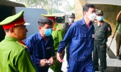 Xét xử đại án buôn lậu gần 200 triệu lít xăng: Cựu cán bộ công an nhận bao nhiêu tiền để 