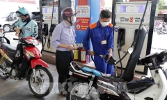 Giá xăng tăng thêm hơn 400 đồng/lít