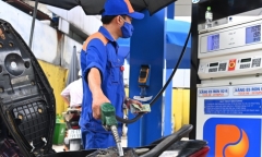 Giá xăng RON95 giảm về mức 23.780 đồng/lít