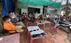 Vĩnh Long: Bắt quả tang nhóm người tụ tập ở quán giải khát để cá độ qua mạng