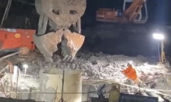 Vụ bé trai rơi xuống trụ bê tông sâu 35m: Đã nhổ được ống vách D1600