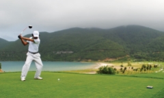 Bình Định: Hai lãnh đạo đánh golf khi giãn cách xã hội hoàn thành cách ly y tế