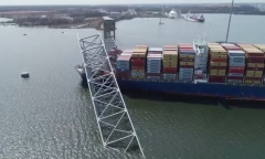 Tìm thấy hộp đen của tàu container đâm sập cầu ở Mỹ