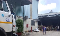 Bình Dương: Ngồi nghỉ mát, người phụ nữ bán vé số bị xe tải lùi cán tử vong