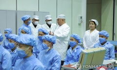 Ông Kim Jong-un tiến hành thị sát, chuẩn bị cho đợt phóng vệ tinh quân sự đầu tiên
