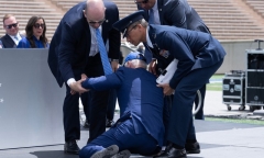 Quan chức Nhà Trắng thông tin về sức khỏe ông Biden sau sự cố vấp ngã trên sân khấu
