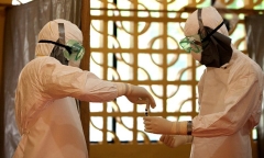 Vacxin Ebola sẽ được thử nghiệm trên người vào tháng 9