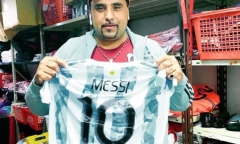 Gặp lại cố nhân sau 21 năm, Lionel Messi có hành động bất ngờ