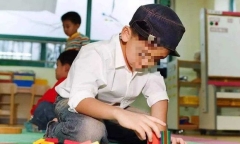 Con trai 3 tuổi chưa biết nói bỗng hét lớn, gia đình vội vàng chuyển nhà ngay lập tức