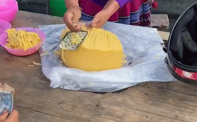 Tảng bánh vàng ươm, núng nính tưởng phô mai ở trời Tây nhưng thực chất lại là một đặc sản Việt Nam