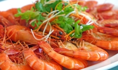 Cách luộc tôm ngon ngọt không kém ngoài hàng
