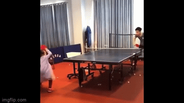 Clip: Bé gái chơi bóng bàn như dân chuyên nghiệp khiến người xem choáng ngợp