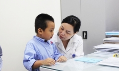 Chuyên gia cảnh báo tình trạng nhiều trẻ bị viêm tai giữa khi thời tiết thất thường, sắp sang hè