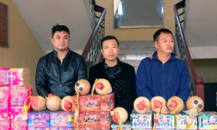 Liên tiếp bắt giữ các vụ buôn pháo nổ 