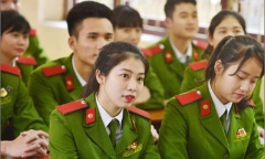 Thí sinh chọn làm một trong 4 mã đề để làm bài thi riêng vào trường công an nhân dân