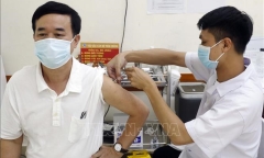 Tin thời sự mới nóng nhất 30/5: Hà Nội tiếp tục đẩy nhanh tiến độ tiêm vaccine phòng COVID-19 