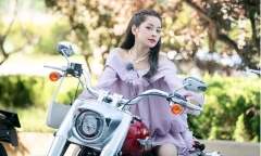 Chi Pu tiếp tục lập kỷ lục tại đất nước triệu dân