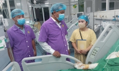Tưởng phải gắn bó với xe lăn, người đàn ông 47 tuổi bất ngờ đứng vững sau ca mổ