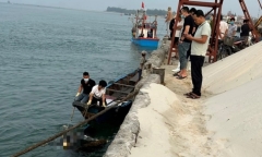 Phát hiện thi thể đang phân hủy trôi dạt vào bờ biển ở Quảng Bình
