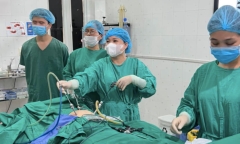 Phát hiện khối u chứa răng, tóc, xương bên trong cơ thể cô gái 19 tuổi