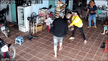 Điều tra nghi án 2 anh em ruột tạt xăng để dọa đốt người thân