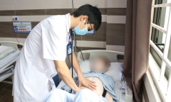 Bé trai 14 tuổi nhập viện do sở thích  ăn tương ớt và nước ngọt có ga