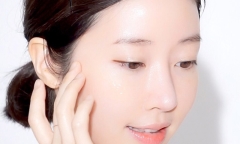 Trào lưu rửa mặt bằng nước có ga trên TikTok có thật sự tốt?