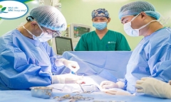 Ghép thận tự thân cứu sống bé trai 12 tháng tuổi bị suy tim, cao huyết áp