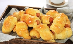 Cách làm bánh cuộn xúc xích khiến cả gia đình thích mê