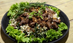 Vợ đảm trổ tài nấu thịt bò cực thơm ngon lạ miệng, chồng ăn liền mấy bát cơm vẫn thèm